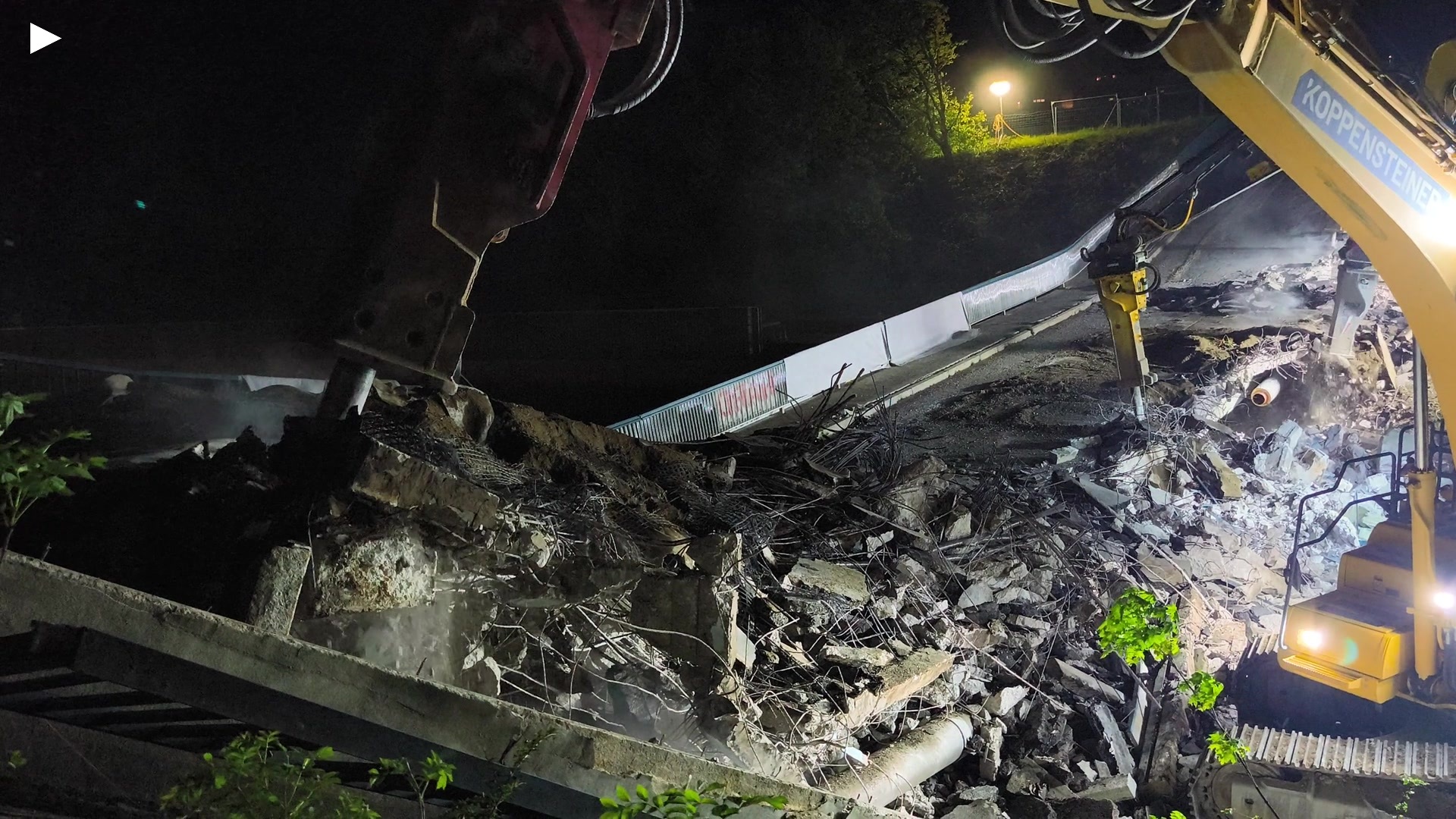 A_Bagger_am_Nageln_Nahaufnahme_2.mp4