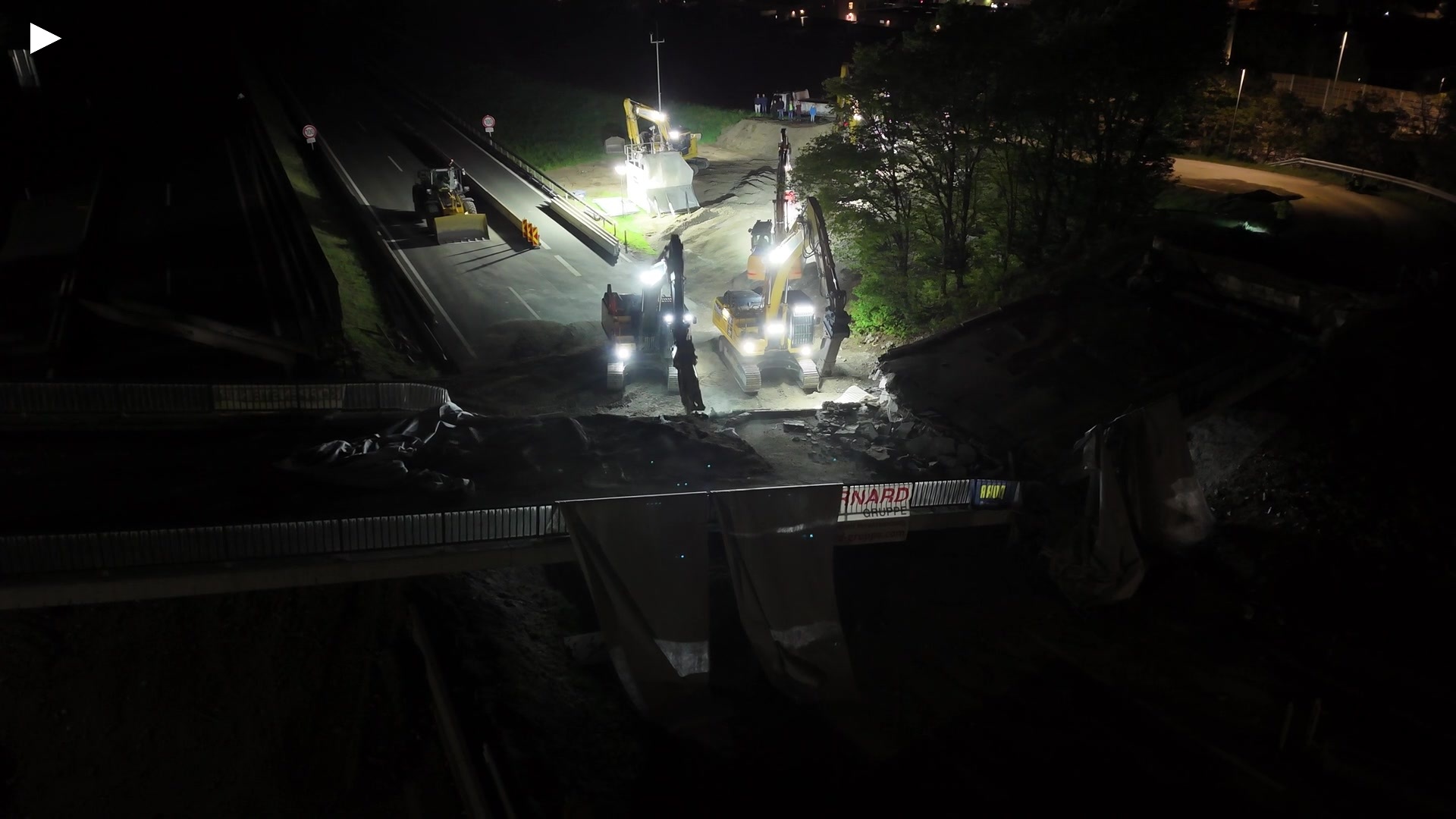 B_Bruecke_nach_Einsturz_2.MP4