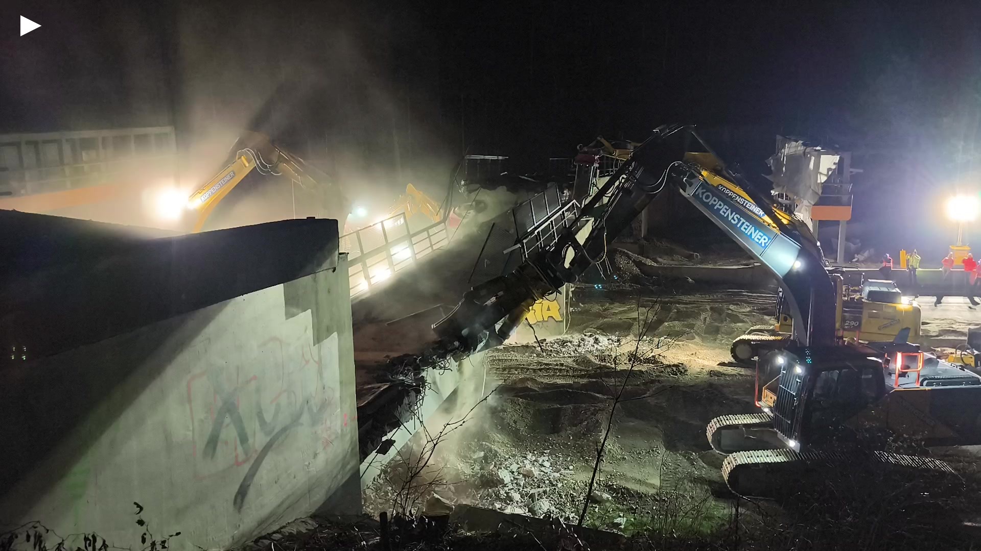 A_1_Bagger_bei_der_Arbeit.mp4