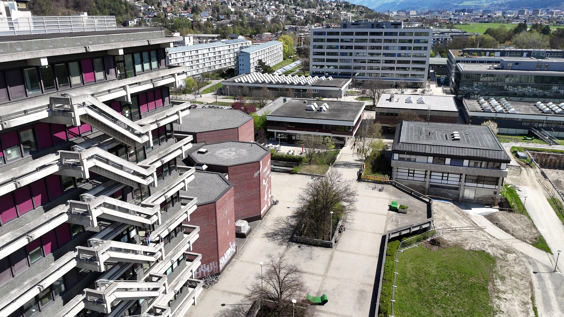 A_Fly_Over_Campusgelaende.MP4