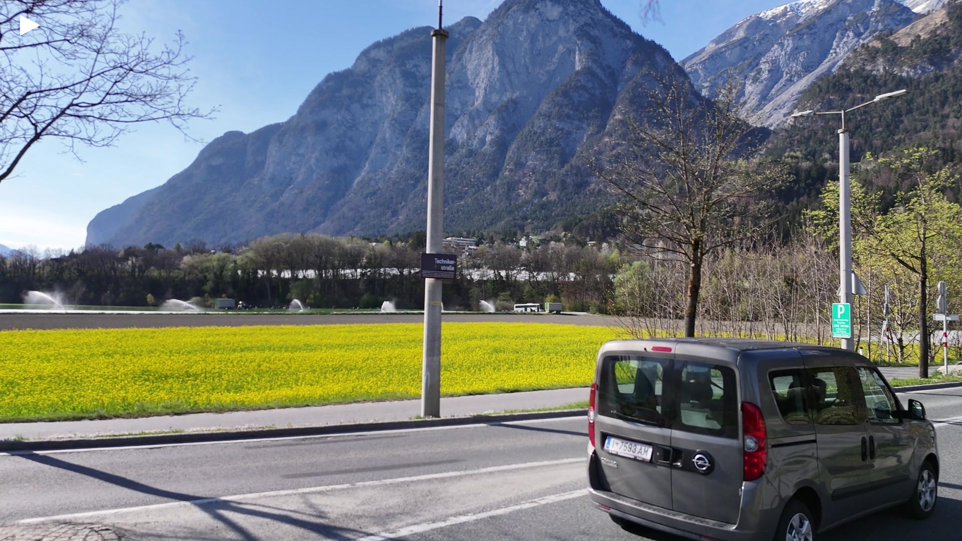 A_Anreise_Strassenschild_Augenhoehe.MP4