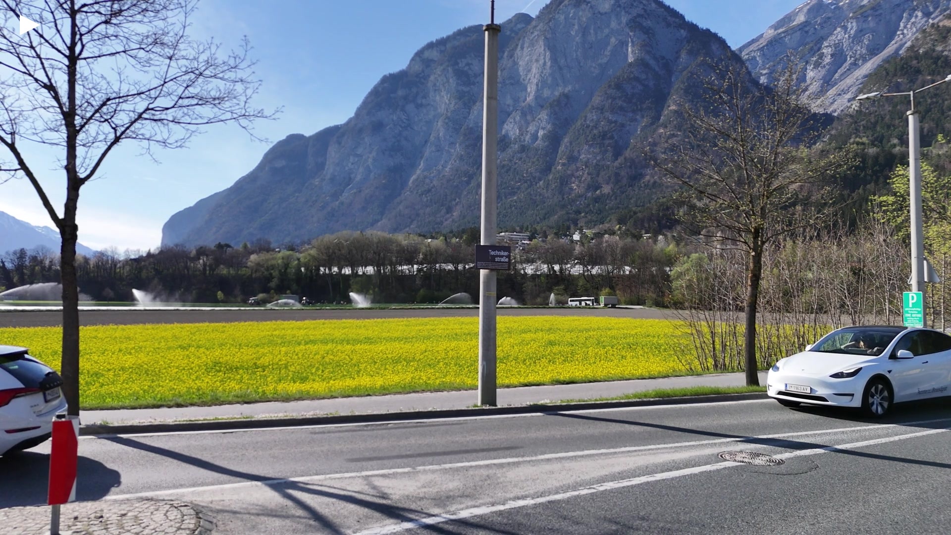 A_Anreise_Strassenschild_Bus.MP4