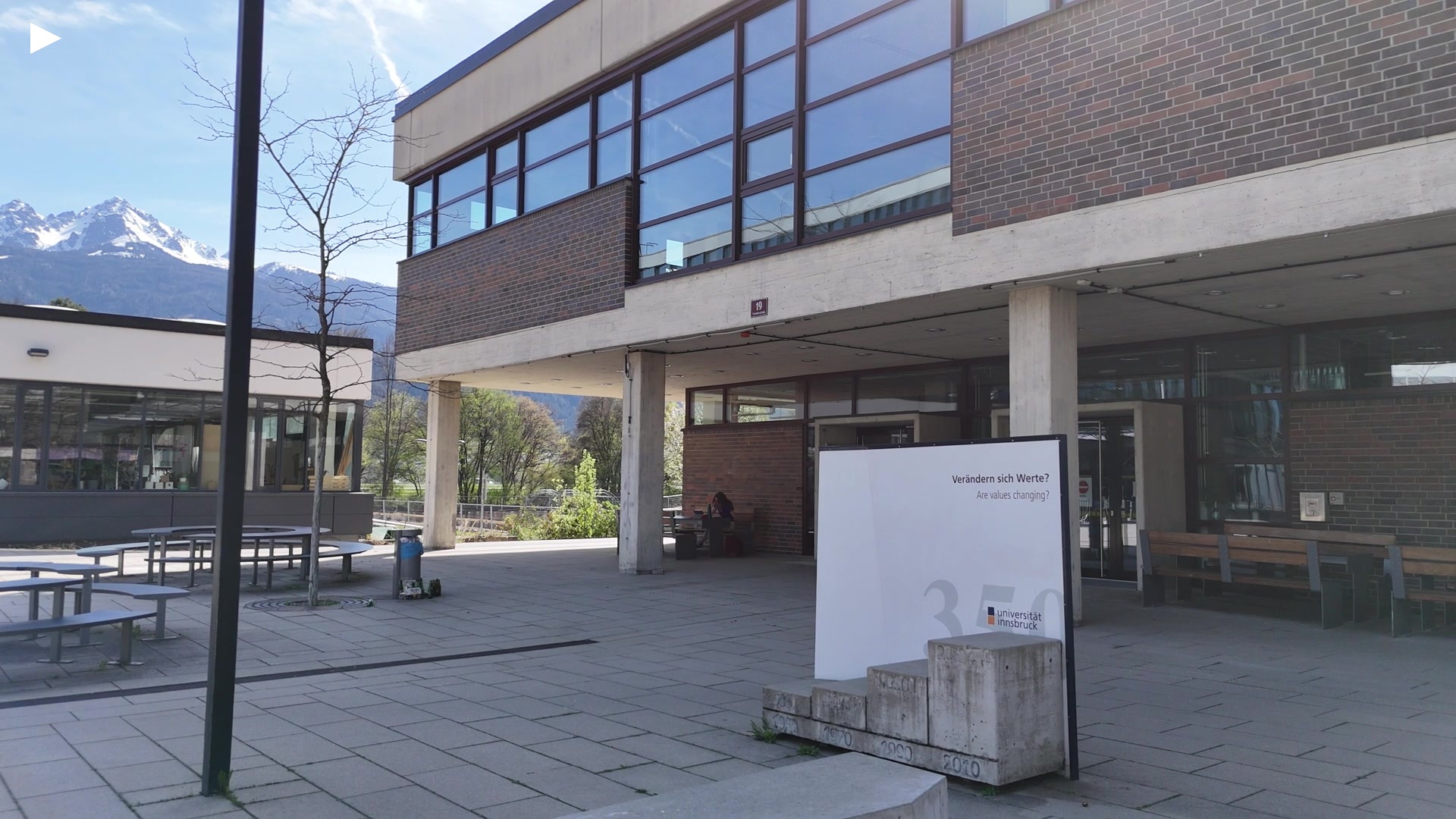 A_Vorplatz_pan_anticlockwise.MP4