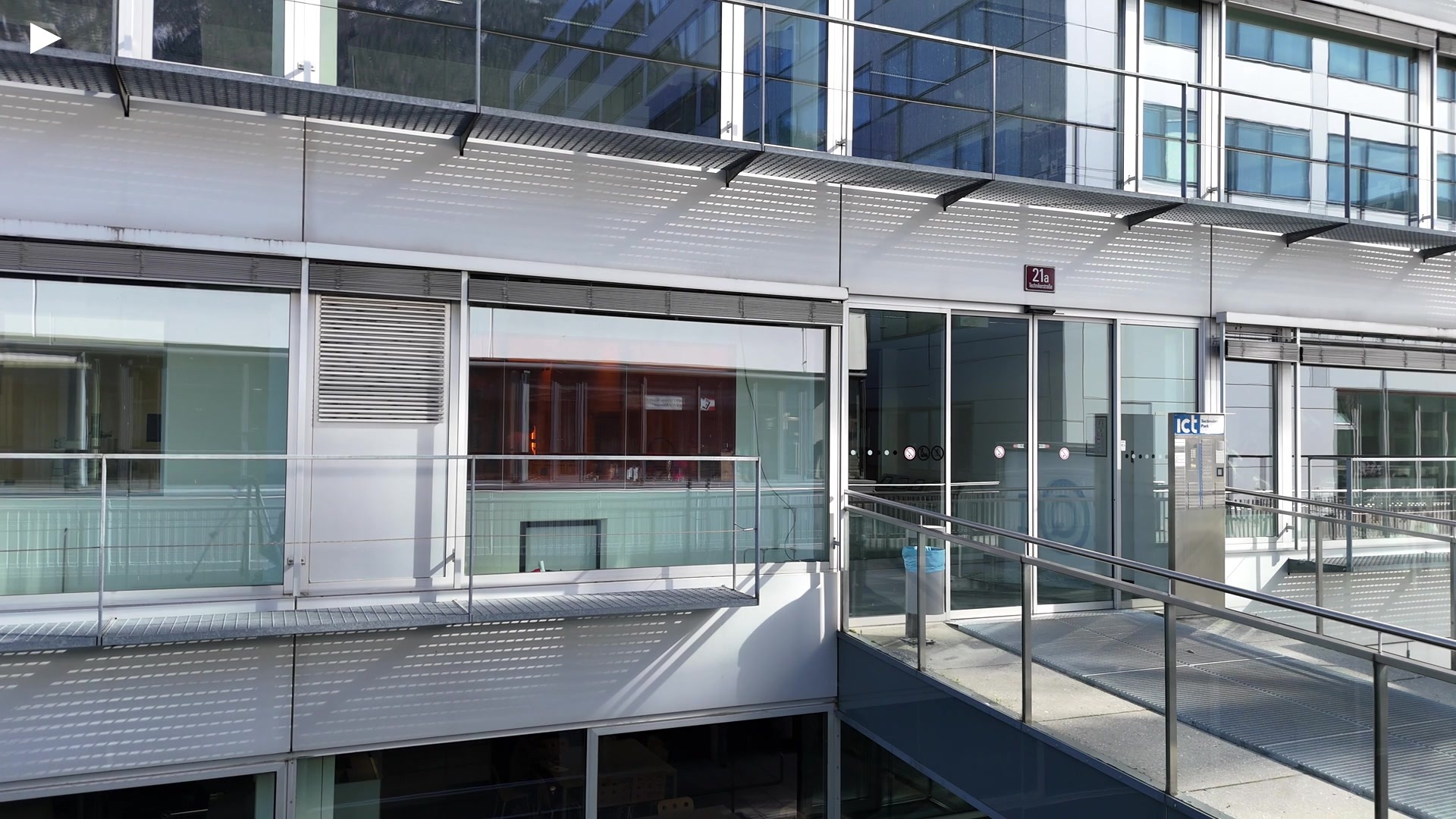 B_Quantenoptisches_Institut_Eingang_und_Laserlabor.MP4