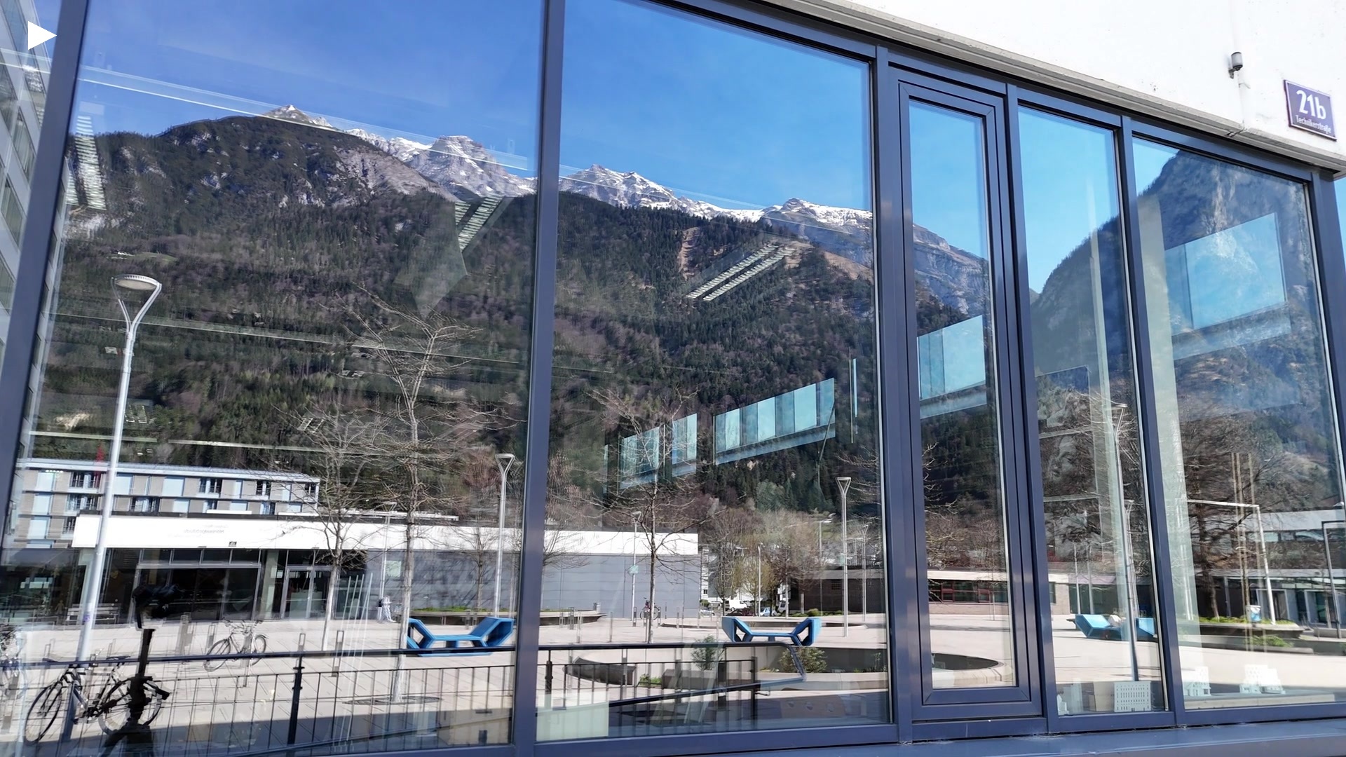 B_Vorplatz_pan_2.MP4