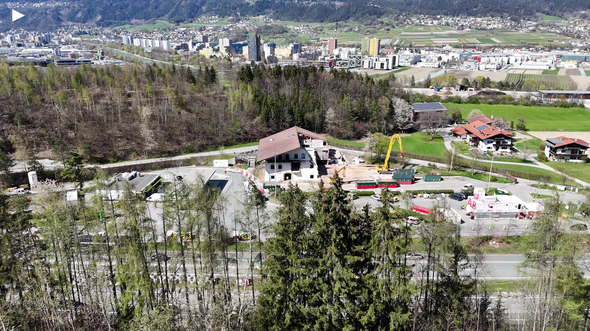 Rosenberger_Baustelle_IBK_slightly_moving_forward.MP4