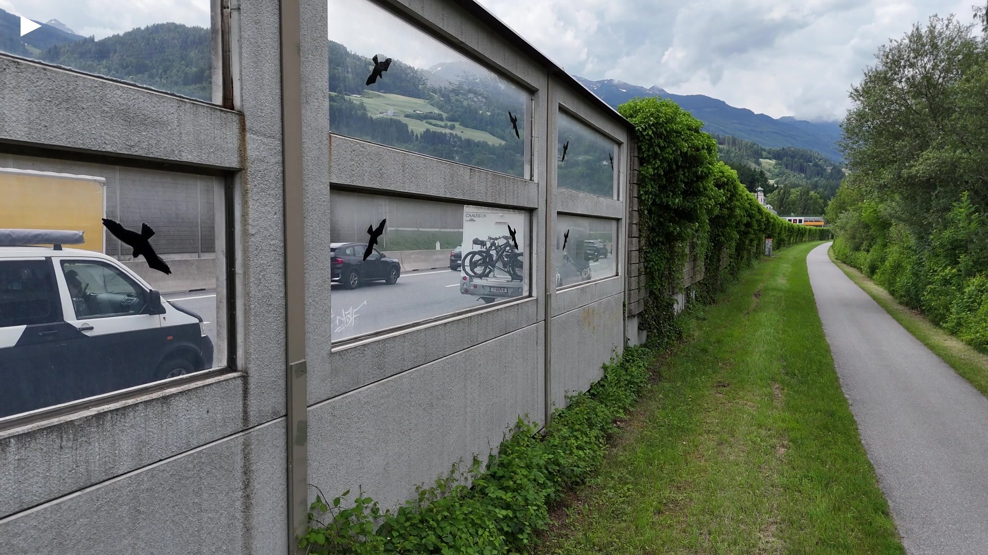 A_Stau_7_6_2025_durch_Fenster.MP4