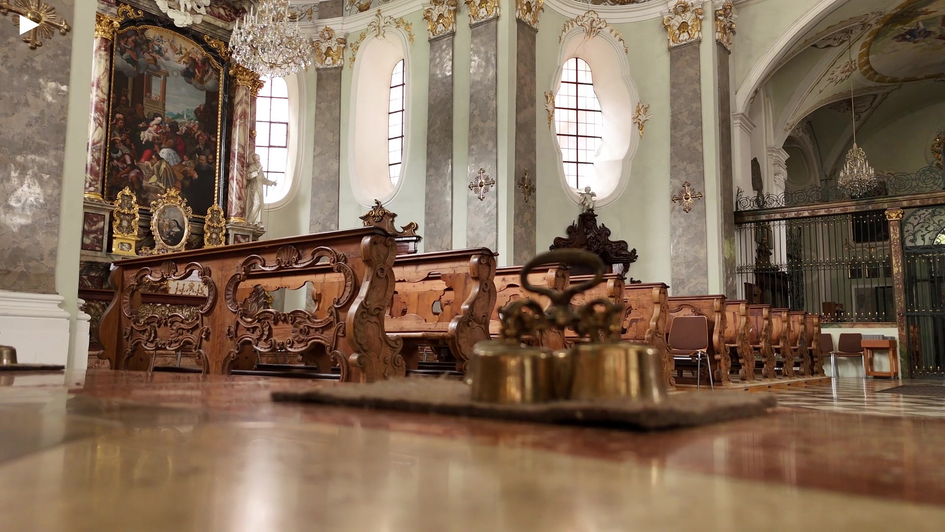 1_kirchenbaenke_glocke_hiddenview.MP4