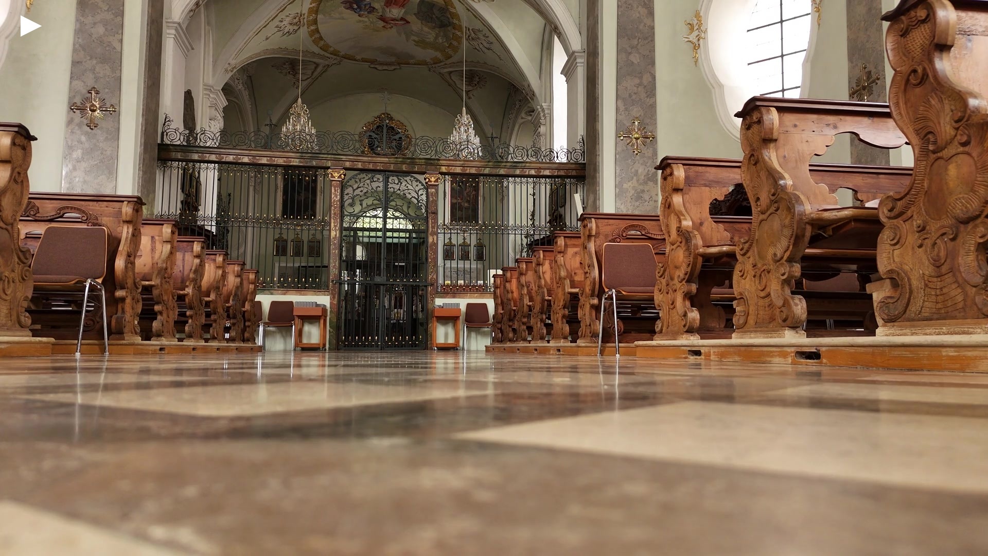 floorview_against_ausgang.MP4