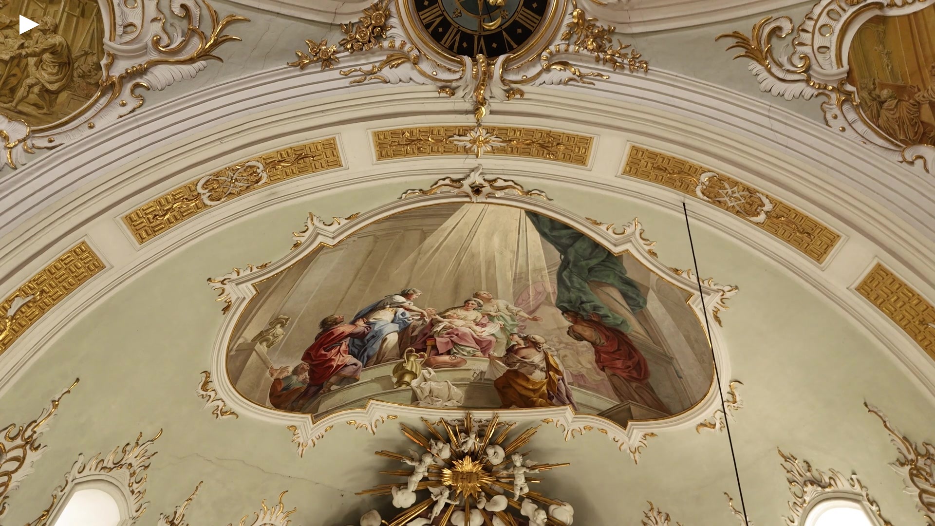 slight_movement_towards_gemaelde.MP4