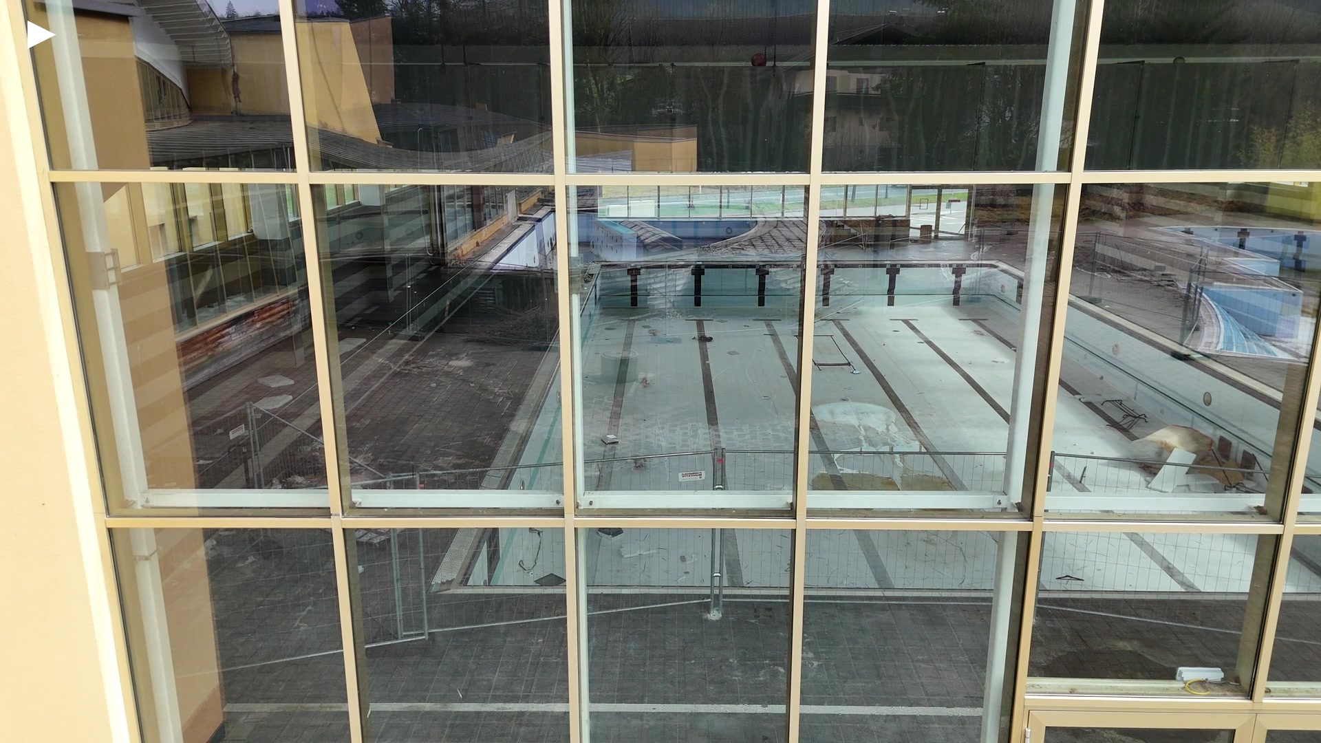 1_glasfront_sidewards_1_2k.mp4