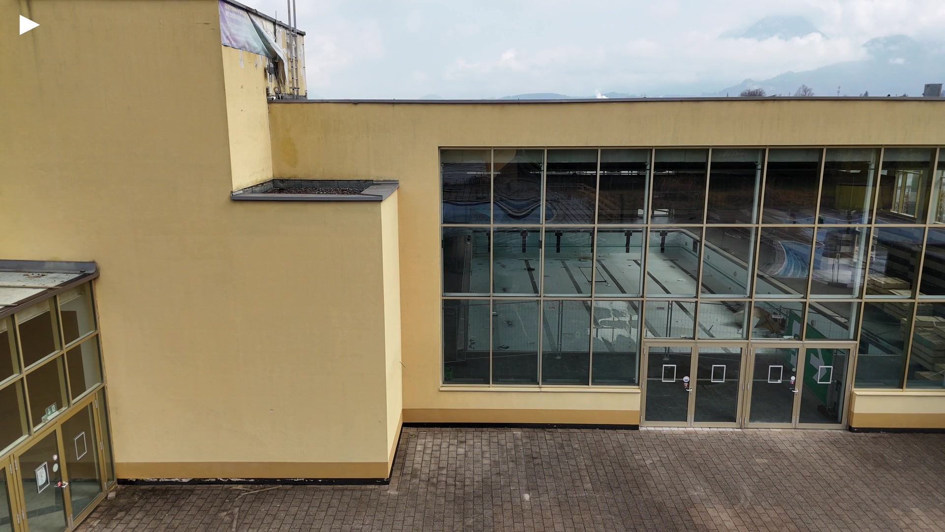 2_glasfront_sidewards_2_2k.mp4