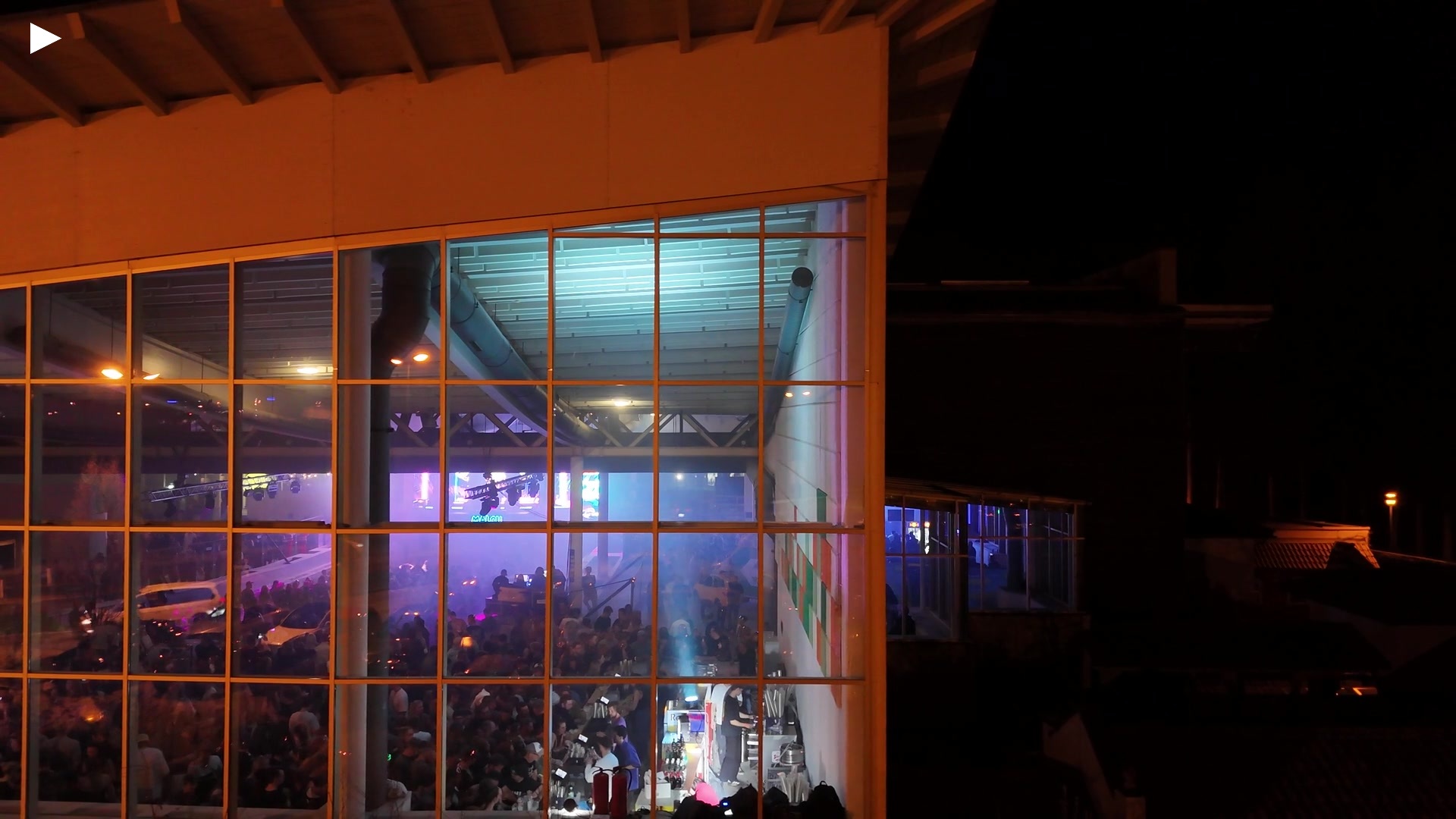 00_A_DURCH_FENSTER_SEITWAERTS.MP4