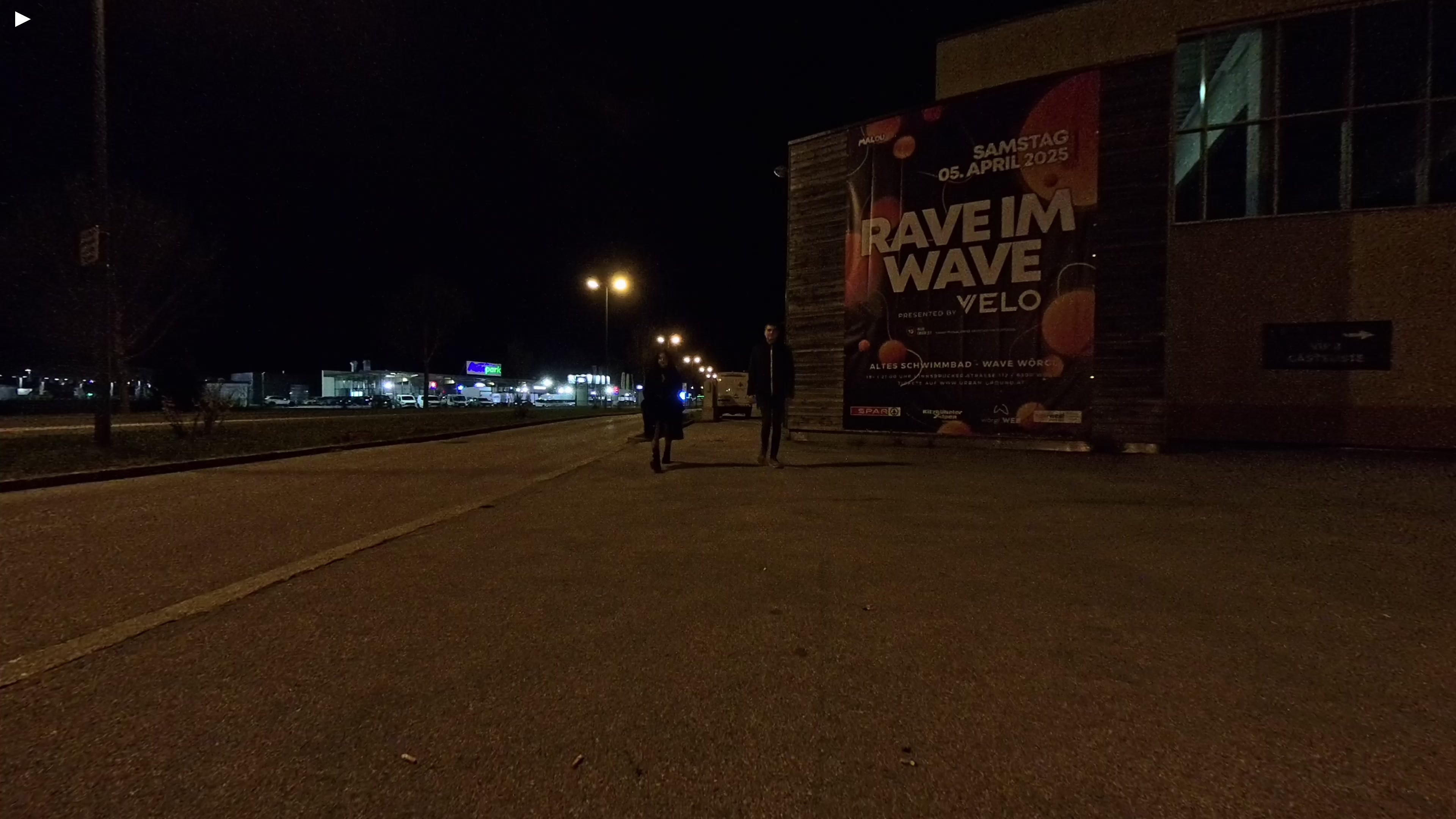 01_OUTDOOR_ARRIVING_COUPLE_VID_20250405_204034_00_031.mp4