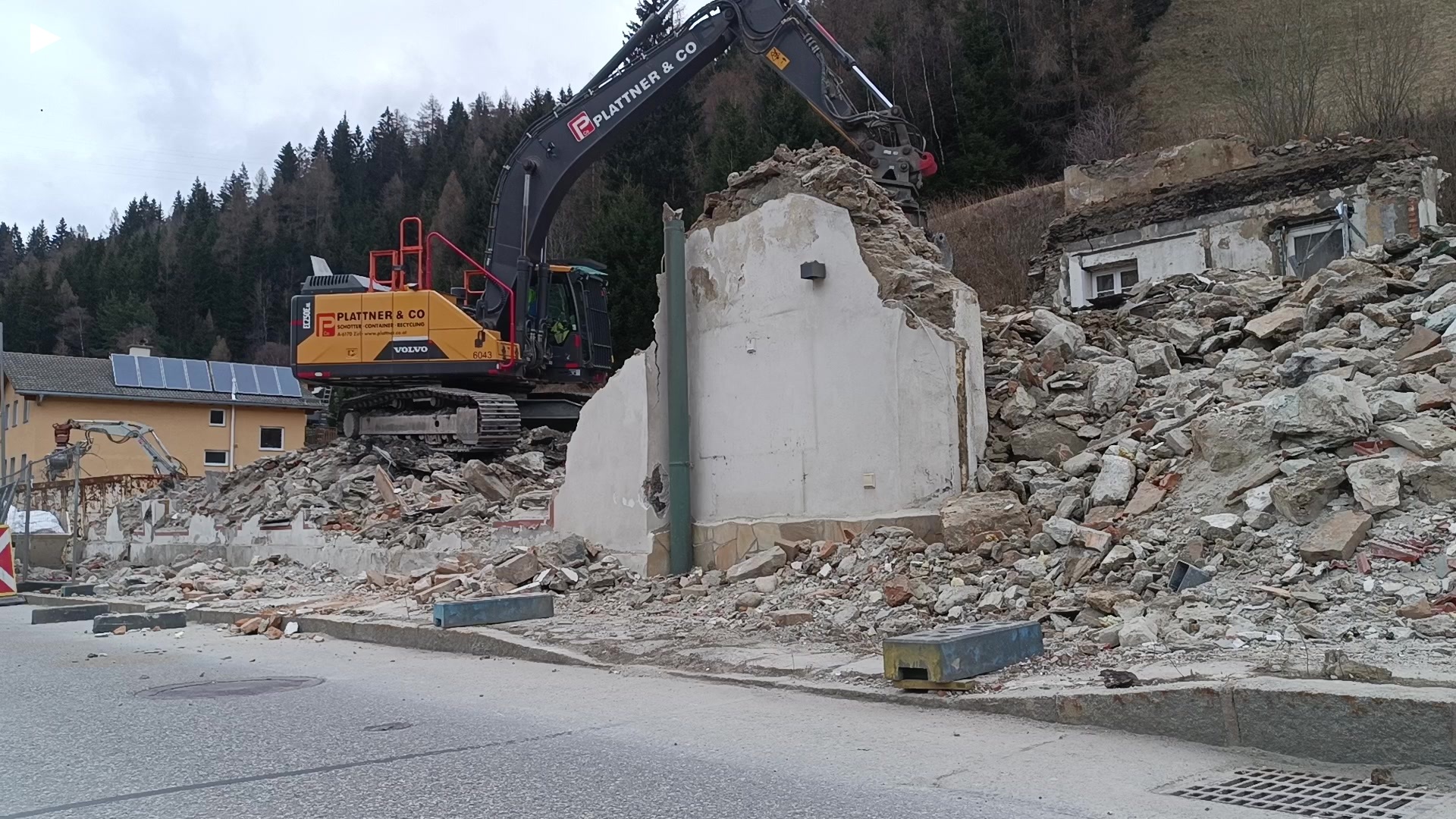 A_last_wall_1_VID_20250325_111518.mp4