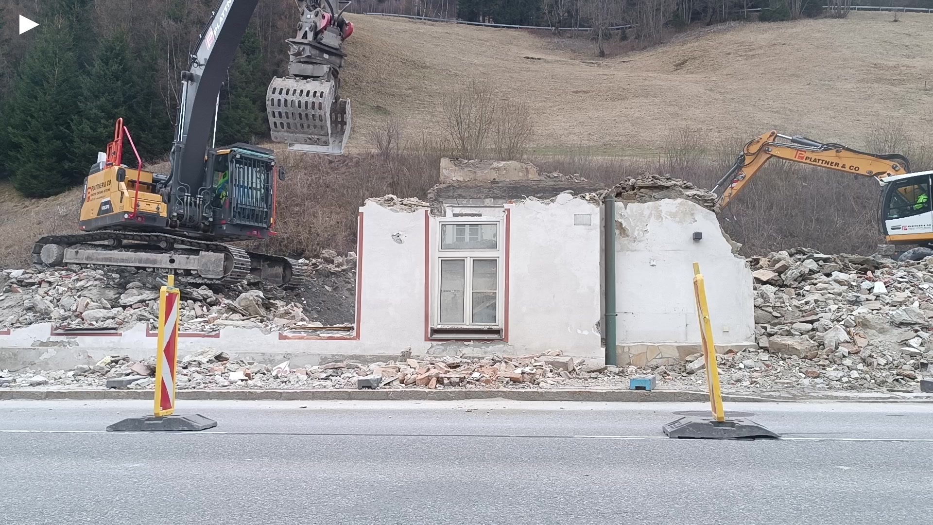 A_last_wall_VID_20250325_110925-seg2.mp4