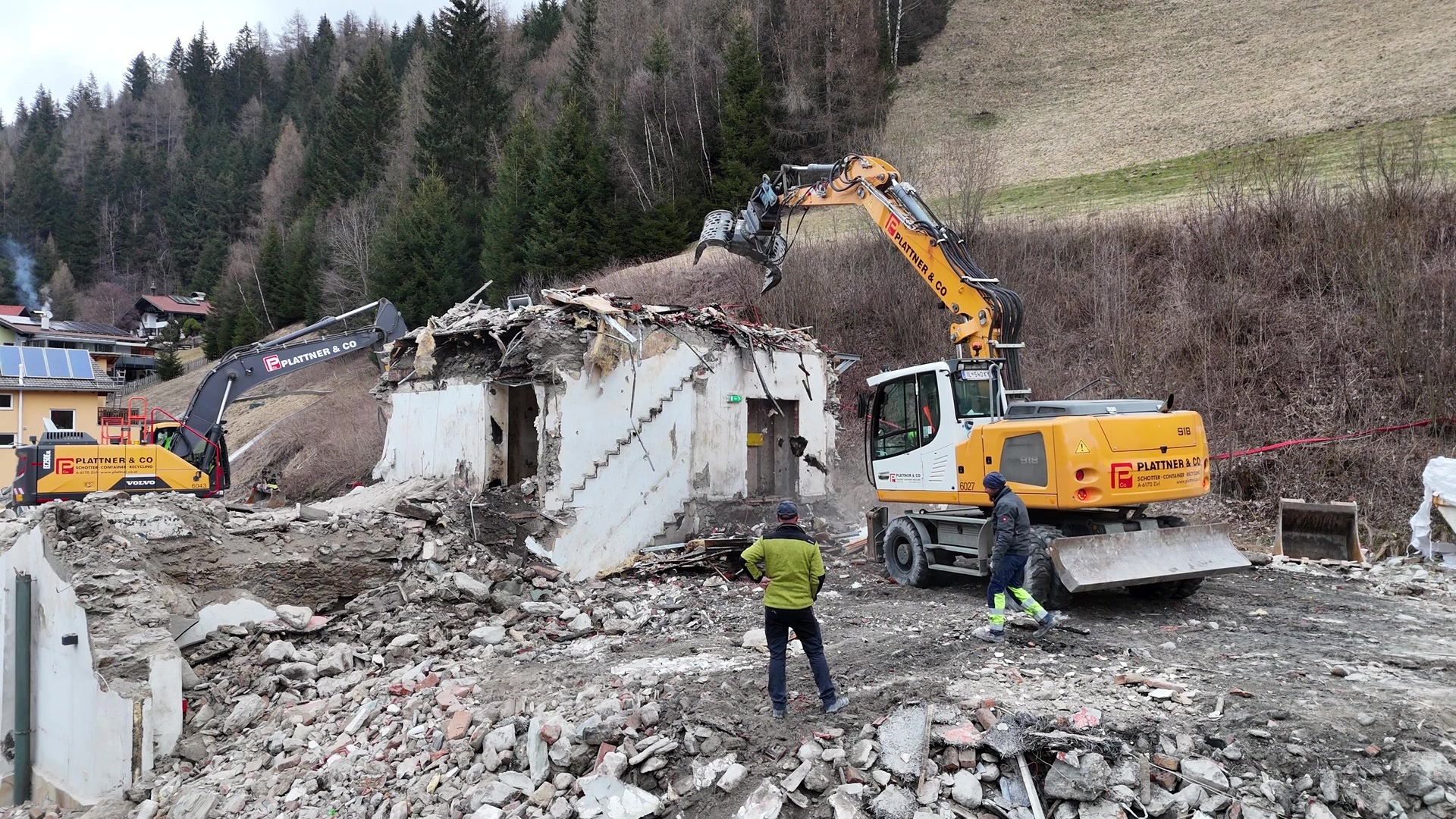 A_smooth_rising_over_bagger_DJI_20250325071401_0009_D.MP4