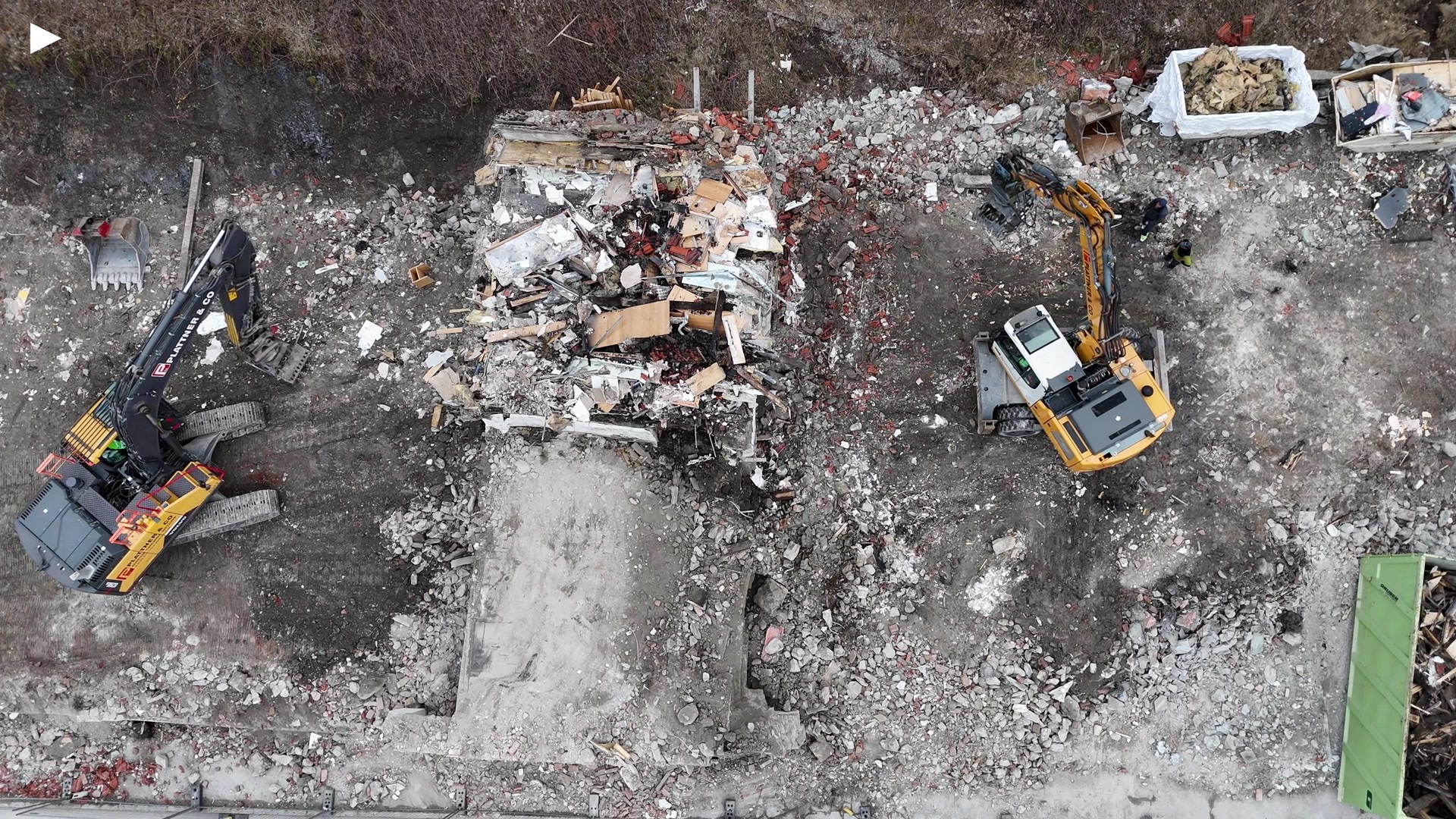 A_top_down_DJI_20250325071005_0002_D.MP4